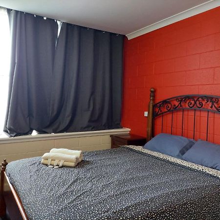 Port Adelaide Backpackers Pansiyon Dış mekan fotoğraf