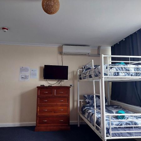 Port Adelaide Backpackers Pansiyon Dış mekan fotoğraf