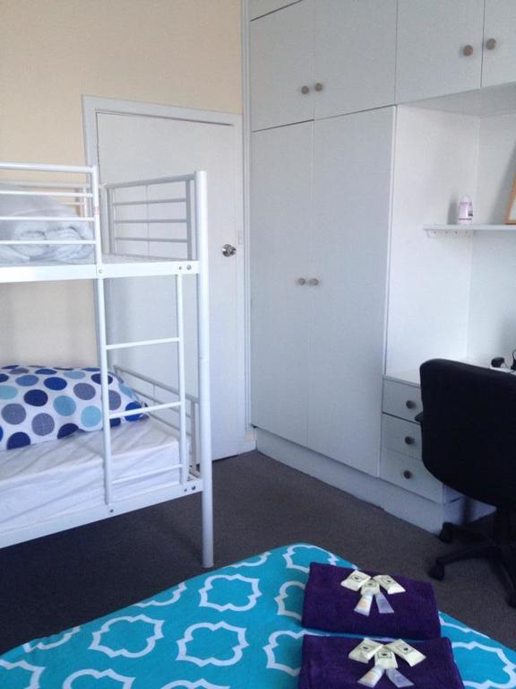 Port Adelaide Backpackers Pansiyon Dış mekan fotoğraf