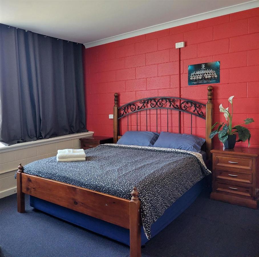Port Adelaide Backpackers Pansiyon Dış mekan fotoğraf