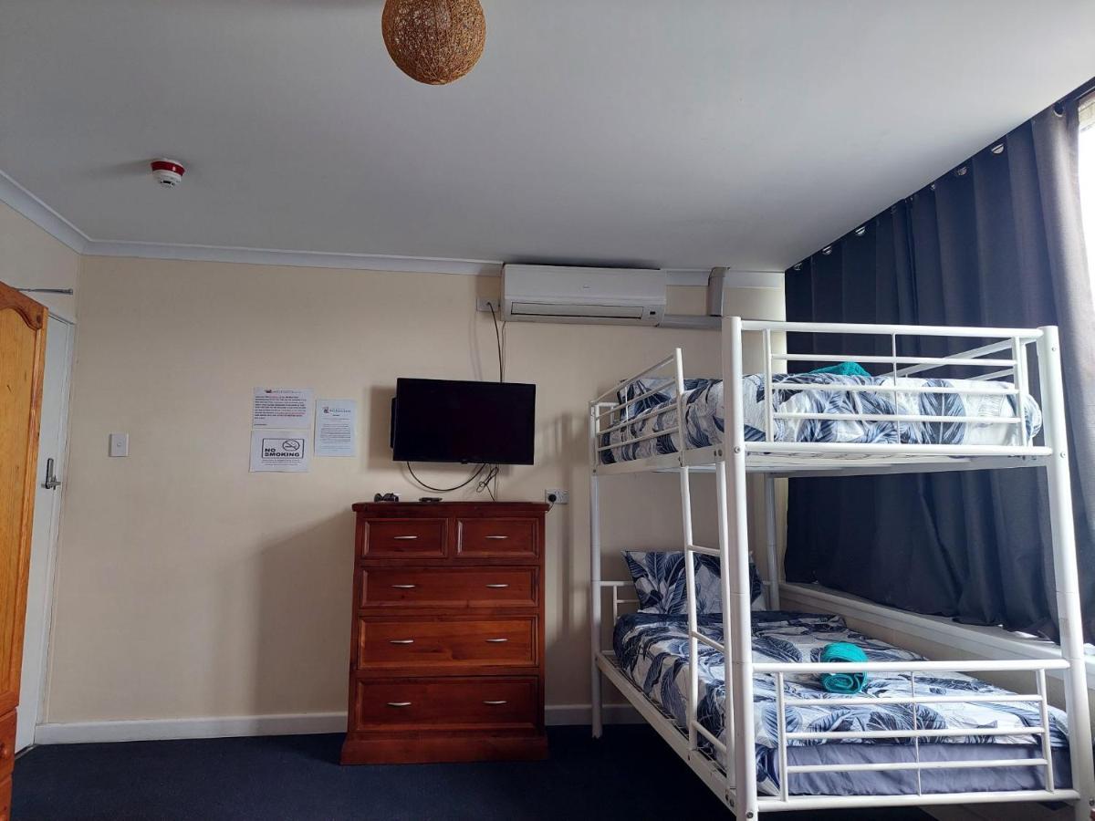 Port Adelaide Backpackers Pansiyon Dış mekan fotoğraf