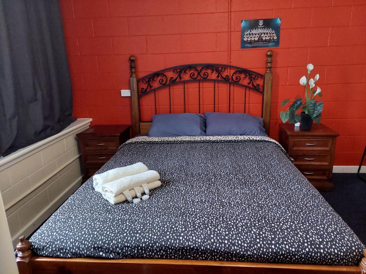 Port Adelaide Backpackers Pansiyon Dış mekan fotoğraf