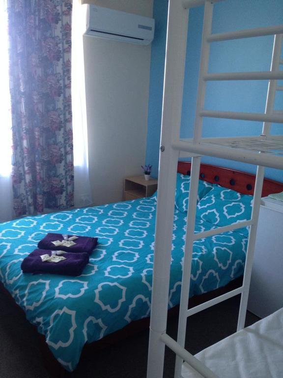 Port Adelaide Backpackers Pansiyon Dış mekan fotoğraf