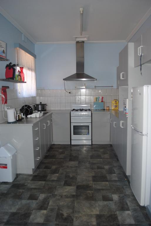 Port Adelaide Backpackers Pansiyon Dış mekan fotoğraf