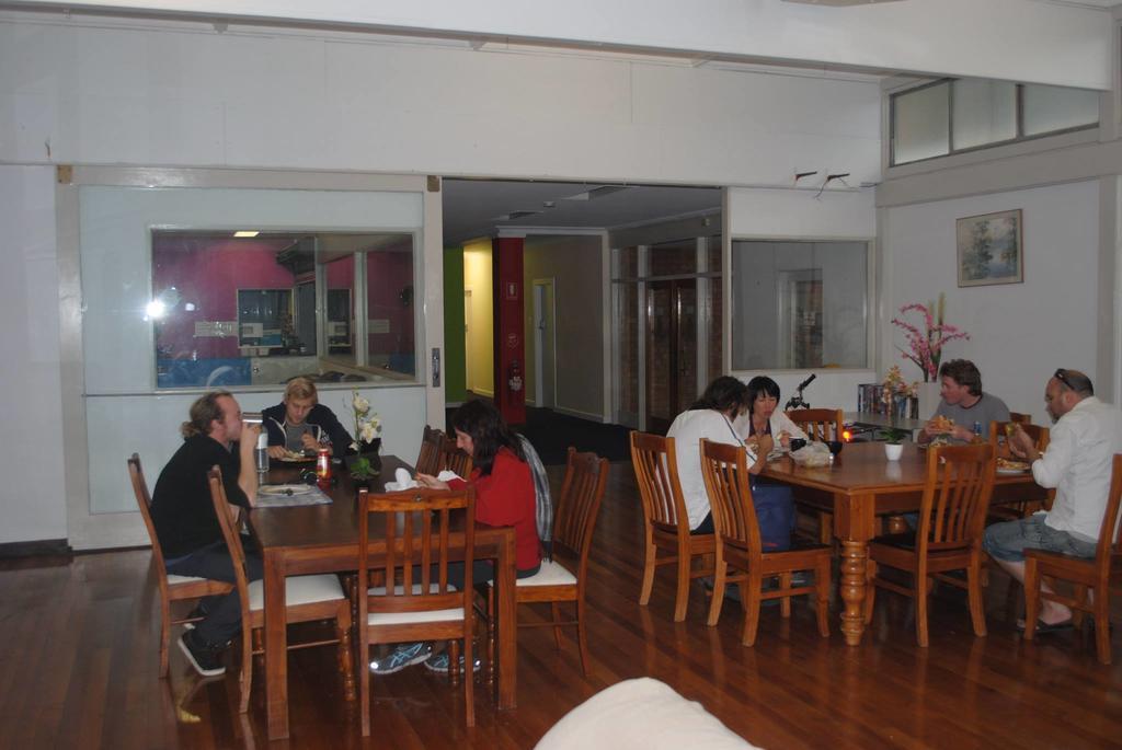 Port Adelaide Backpackers Pansiyon Dış mekan fotoğraf