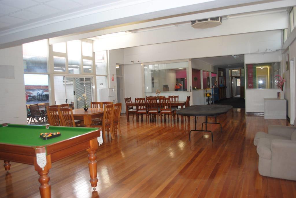 Port Adelaide Backpackers Pansiyon Dış mekan fotoğraf