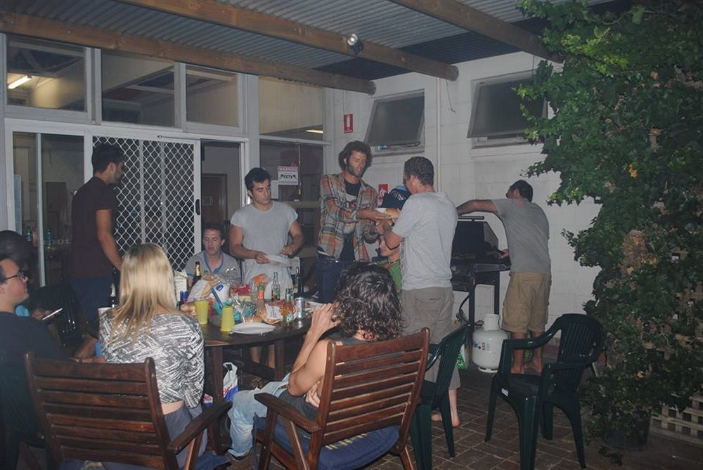 Port Adelaide Backpackers Pansiyon Dış mekan fotoğraf