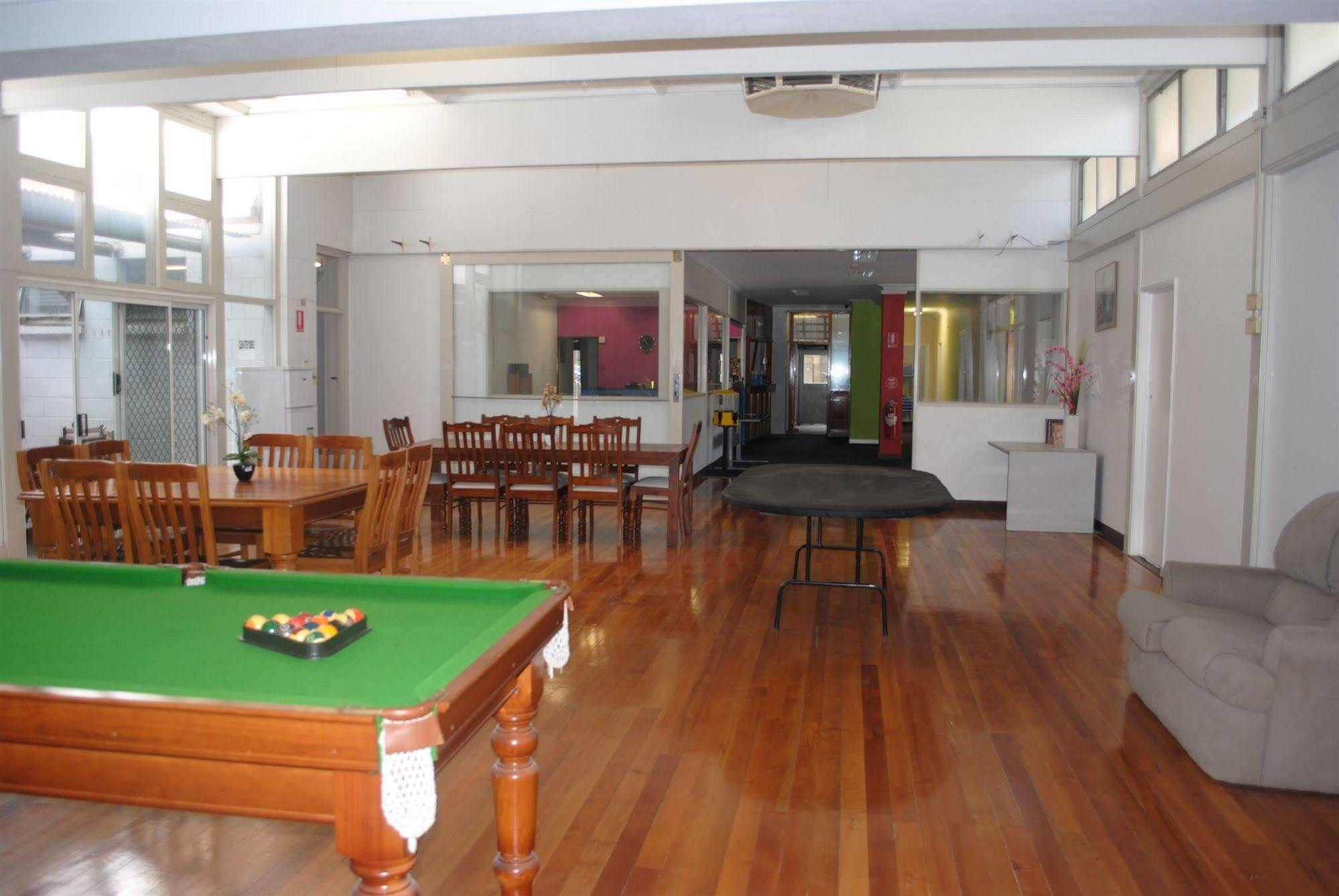 Port Adelaide Backpackers Pansiyon Dış mekan fotoğraf