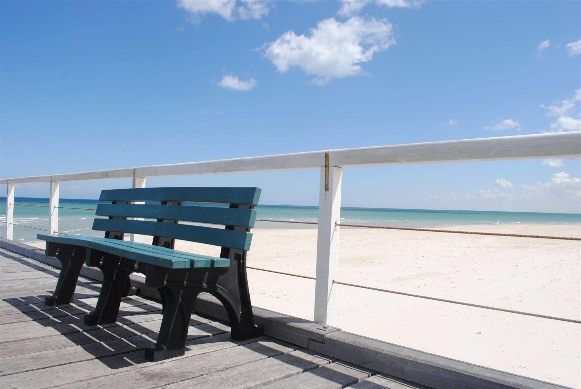Port Adelaide Backpackers Pansiyon Dış mekan fotoğraf