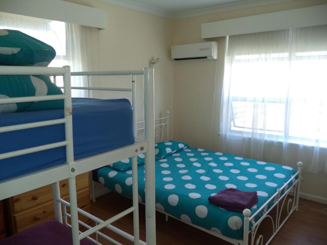 Port Adelaide Backpackers Pansiyon Dış mekan fotoğraf