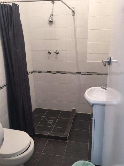 Port Adelaide Backpackers Pansiyon Dış mekan fotoğraf