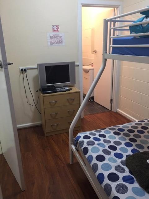 Port Adelaide Backpackers Pansiyon Dış mekan fotoğraf